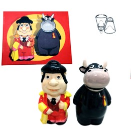 Saliera e pepiera in ceramica torero e toro in scatola a spalti