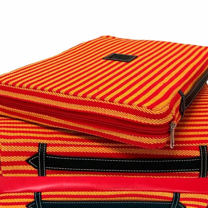 Almofada de praça de touros Bandeira de Espanha com riscas vermelhas e amarelas e pega