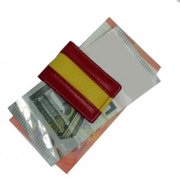 Magnet clip catches banknotes