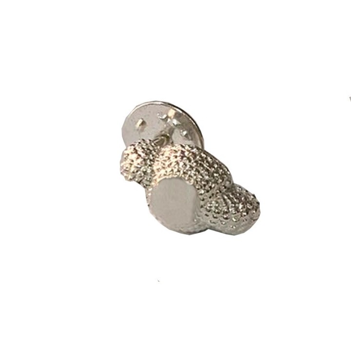 Pin's taurin en argent représentant une montera de torero