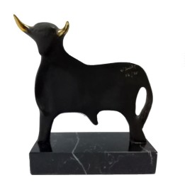 Toro en Peana con cuernos dorados