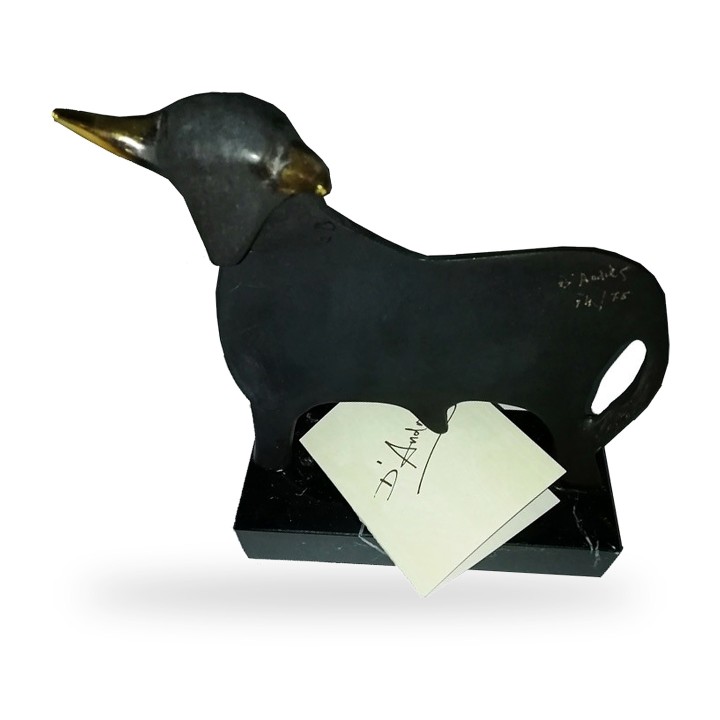 Stierskulptur aus Bronze mit goldenen Hörnern – Ansicht 3