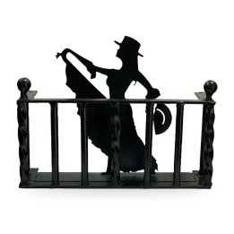 Sagoma decorativa di ballerina di flamenco al balcone in ferro battuto