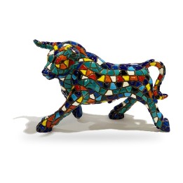Figura de touro em mosaico azul da Barcino, estilo trencadís