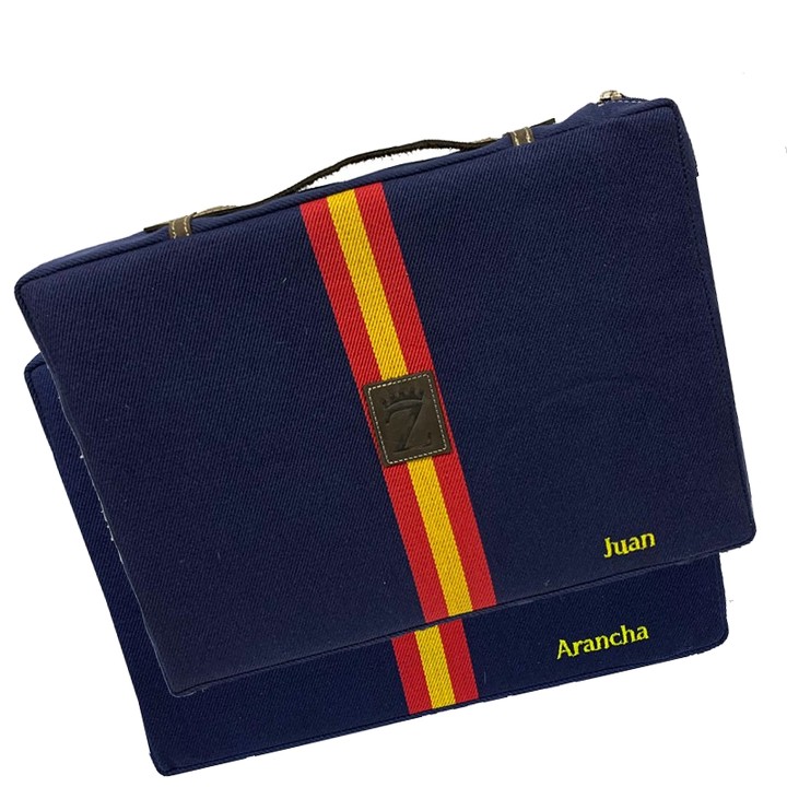 Cuscino da arena blu con bandiera spagnola personalizzato – vista 4
