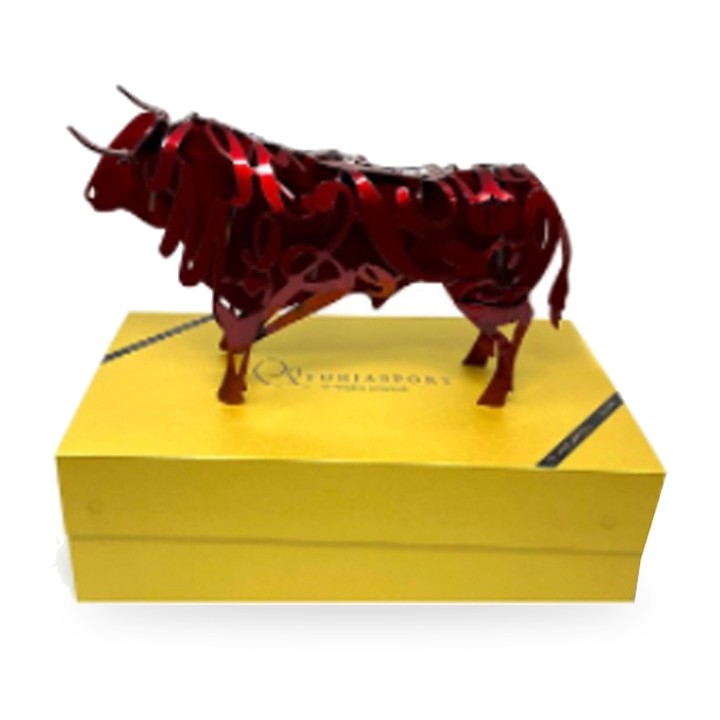 Figura de touro bravo em aço vermelho da Forjasport – vista 2