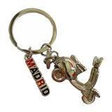 Porte-clés modèle Moto Madrid avec scooter vintage et médaille Madrid