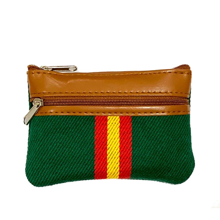 Porta-moedas em tecido estribera verde com bandeira de Espanha e pele sintética castanha