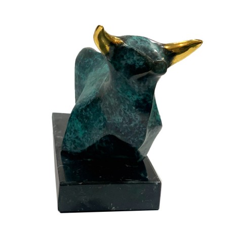 Figurine de taureau sur socle, sculpture