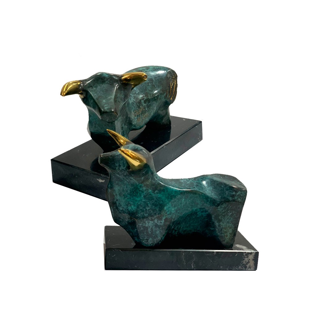 Figurine de taureau sur socle, sculpture