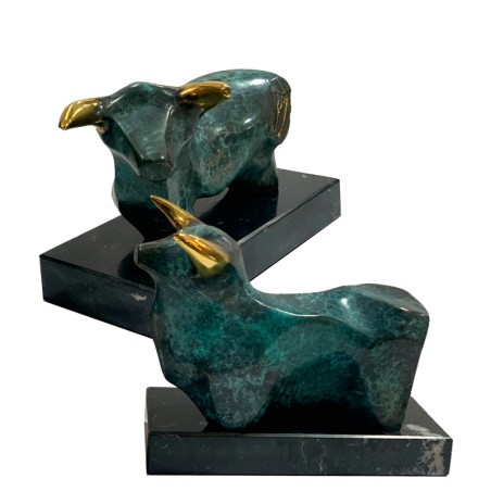 Figurine de taureau sur socle, sculpture