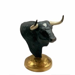 Bull head in single pedestal