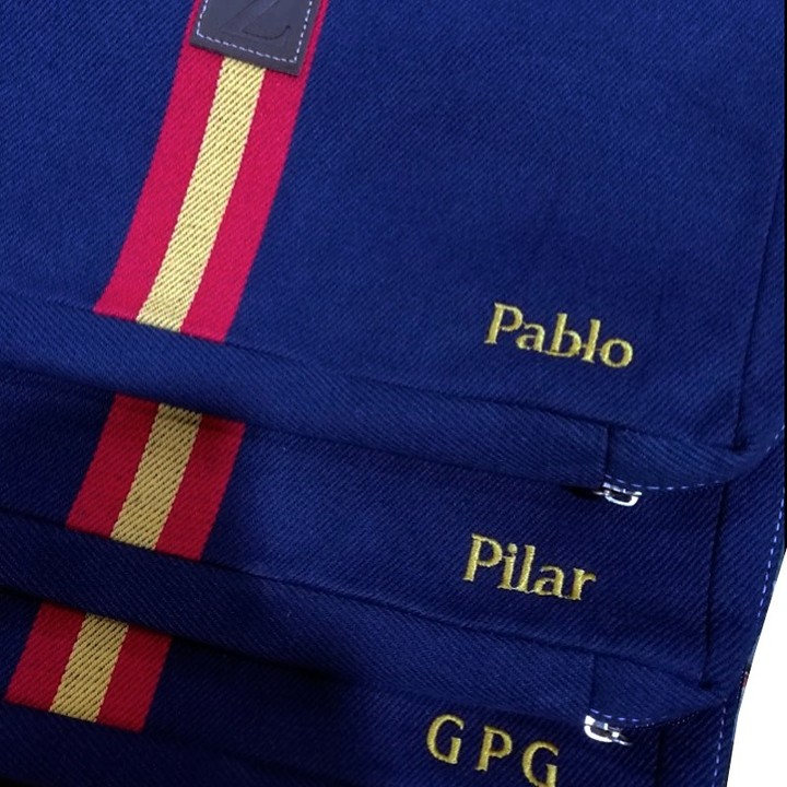 Almofada de praça de touros azul com bandeira de Espanha personalizada – vista 5
