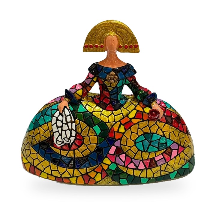 Figura de Menina em resina estilo mosaico – vista 2