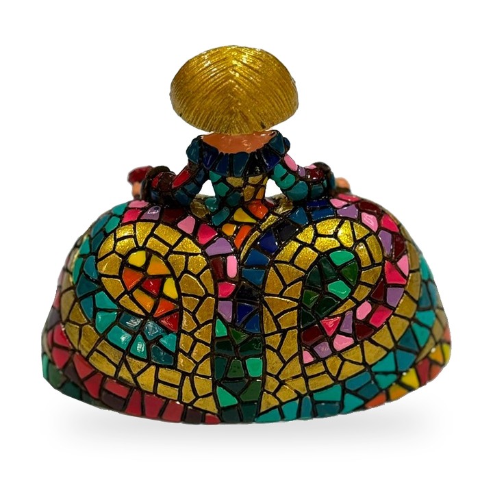 Statuetta di Menina in resina in stile mosaico – vista 4