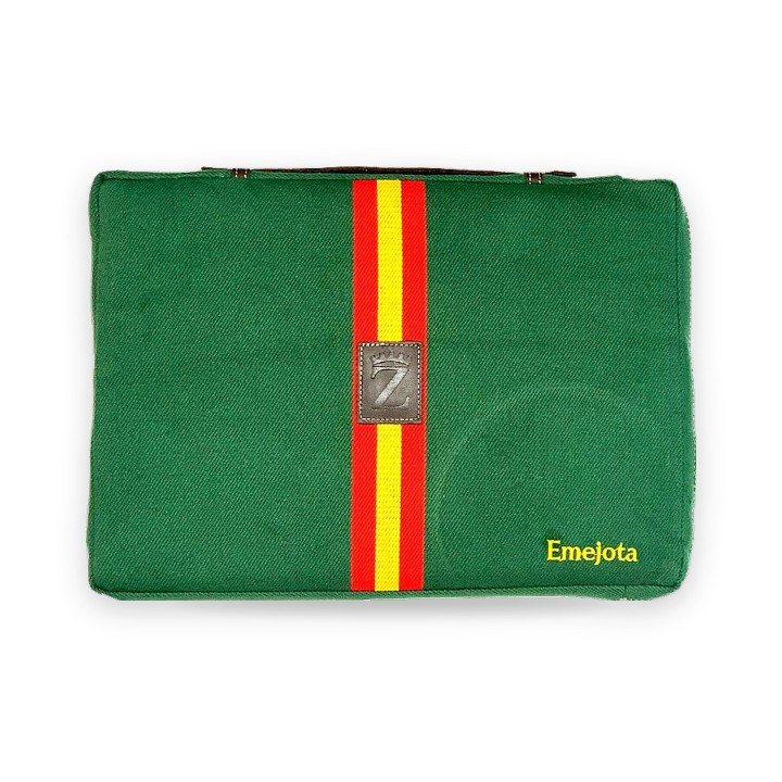 Almohadilla taurina verde con bandera de España personalizada – vista 2
