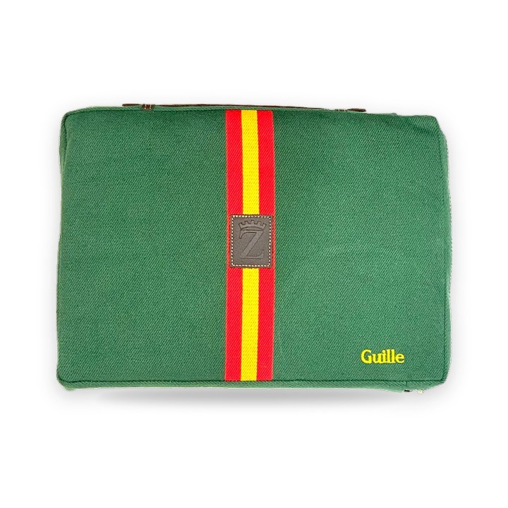 Almohadilla taurina verde con bandera de España personalizada – vista 3