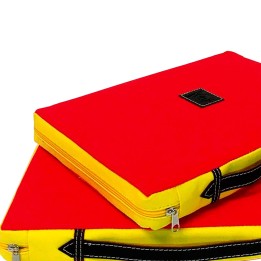 Almofada de praça de touros Muleta em vermelho e amarelo – vista 2