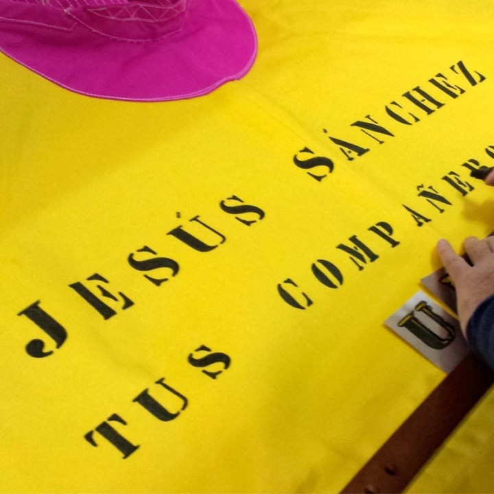 Capote semiprofesional personalizado con nombre bordado – vista 6