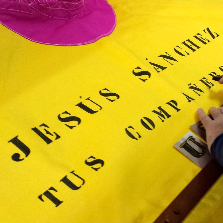 Capote semiprofissional personalizado com nome bordado – vista 6