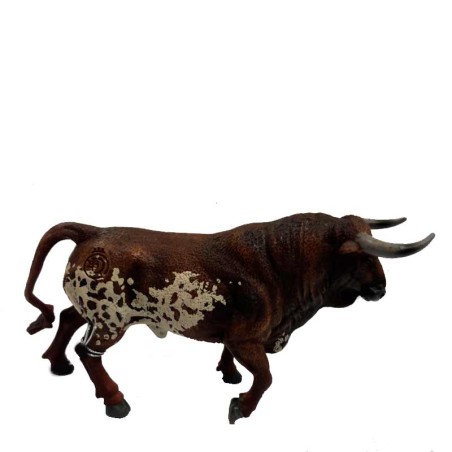 Toro bravo de juguete salinero