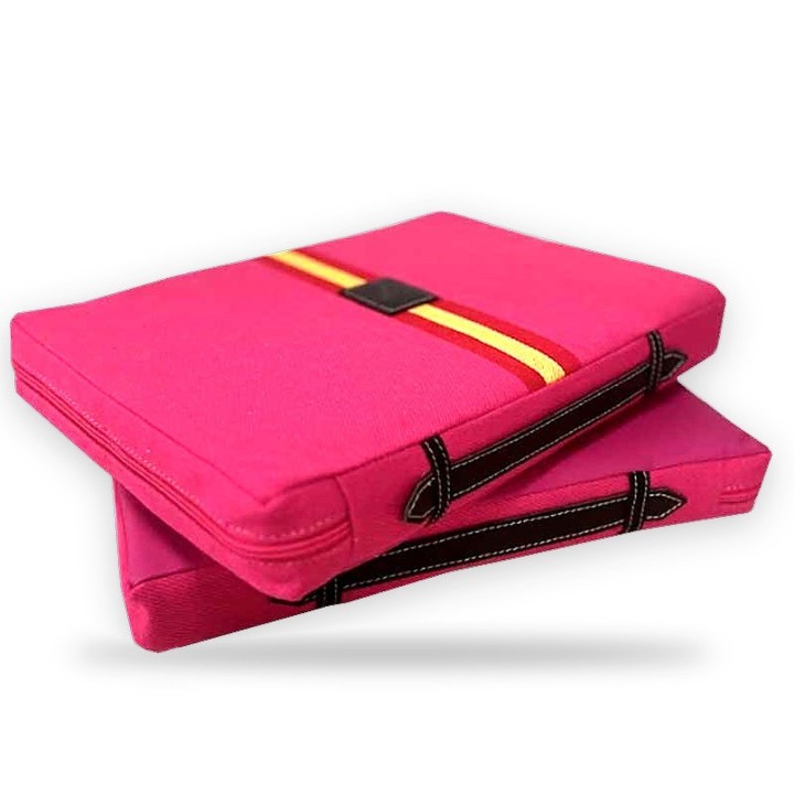 Almohadilla taurina fucsia con bandera de España personalizada