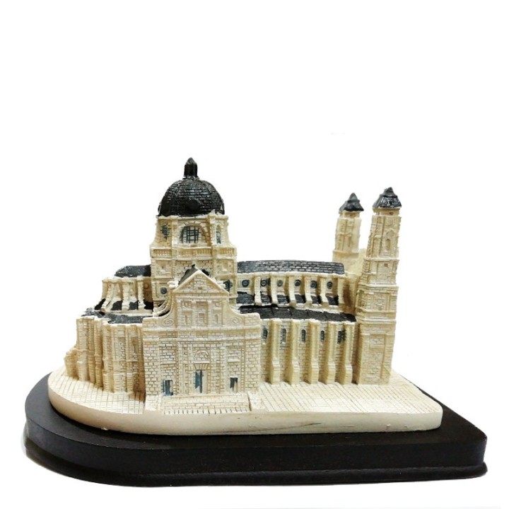 Réplica de la Catedral de la Almudena