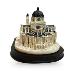 Nachbildung der Kathedrale Almudena in Madrid aus Kunstharz, 12 cm