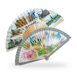 Ventaglio vintage con i monumenti di Madrid e scatola regalo