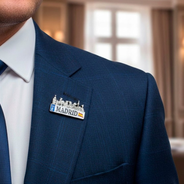 Madrid metal pin badges – view 2