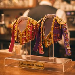 Large miniature suit of lights jacket as decoration – view 8
