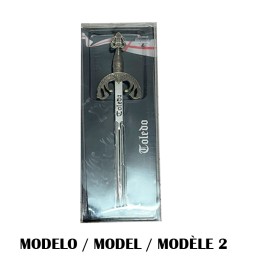 ouvre-lettres en forme d'épée de Tolède