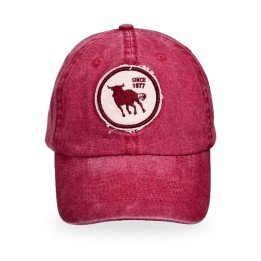 Cap Toro de España aus rotem gewaschenem Denim mit rundem Kampfstier-Aufnäher