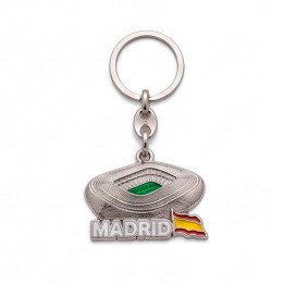 Porte-clés en métal stade Santiago Bernabéu en relief avec drapeau