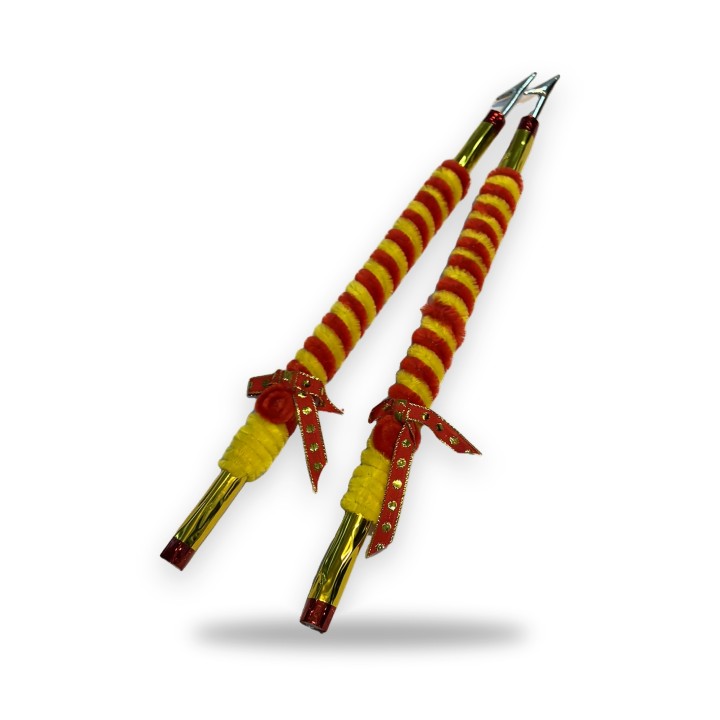 Paar Torero-Banderillas mit rot-gelbem Papier
