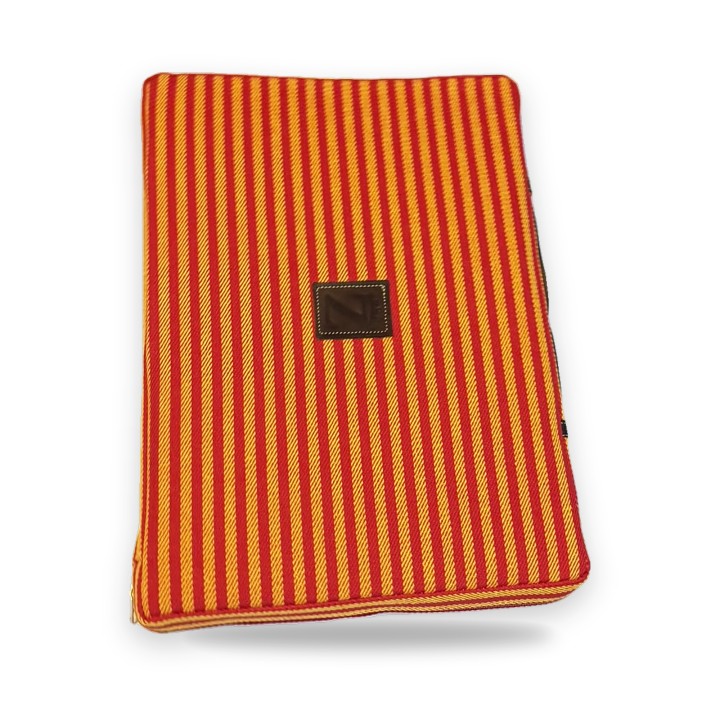 Almohadilla taurina de rayas rojas y amarillas con reverso rojo