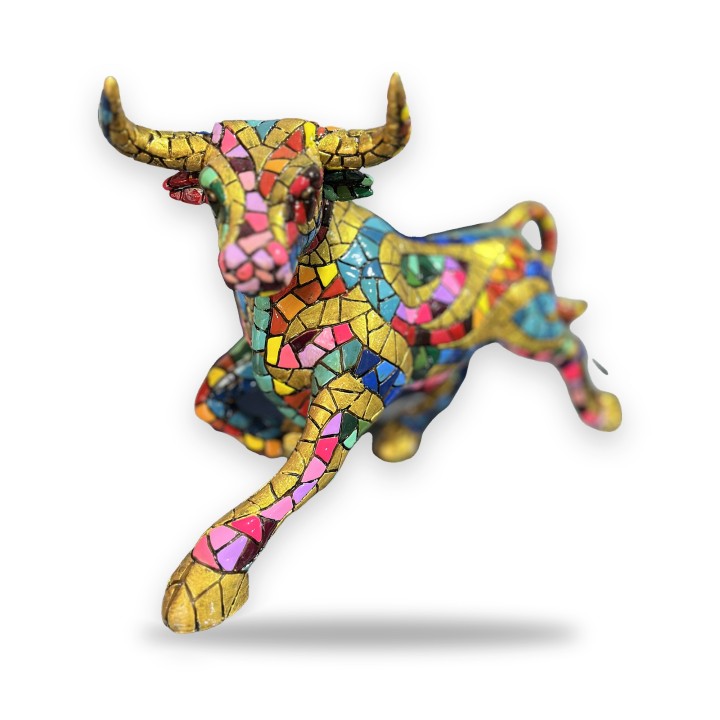 Figurine de taureau en mosaïque multicolore style trencadís
