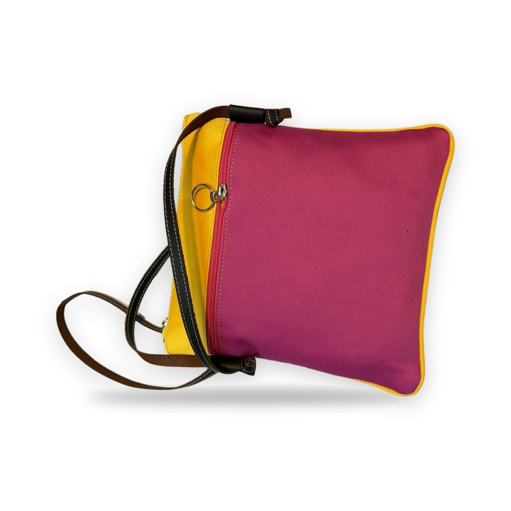 Capote-Umhängetasche aus Satin in Fuchsia und Gold mit Capote-Klappe