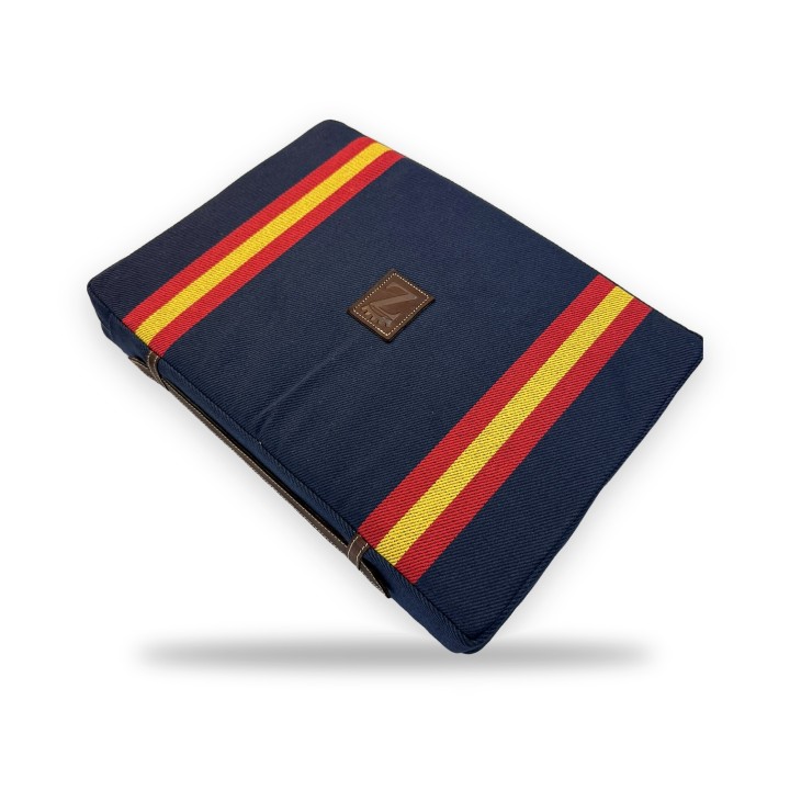Marineblaues Arena-Sitzkissen mit zwei Streifen in den Farben der spanischen Flagge