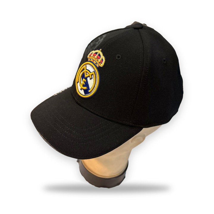 Offizielle schwarze Cap von Real Madrid mit gesticktem Wappen