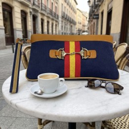 Spanish flag clutch bag with stirrup in blue, on a café terrace in Madrid