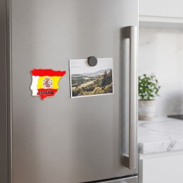 Imán de nevera España con bandera en la puerta de una nevera de acero