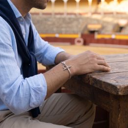 Pulsera esclava de plata de ley con cierre de estoque de torero