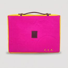 Coussin d’arènes Capote rose et jaune personnalisé avec initiales brodées