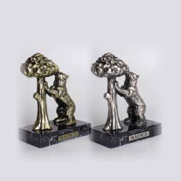 Figuras del Oso y el Madroño de Madrid en bronce y en plata sobre peana de mármol