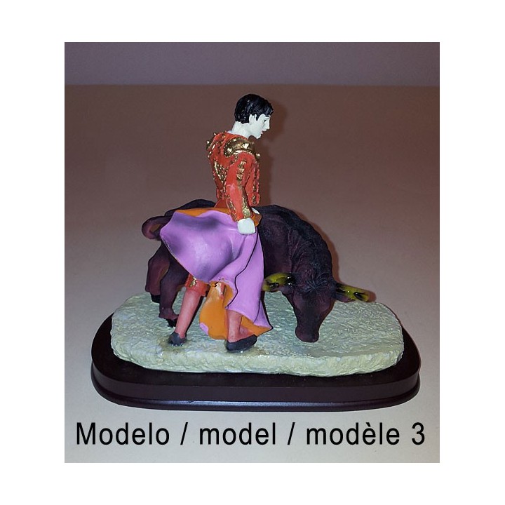 Figurines de toreros et taureaux
