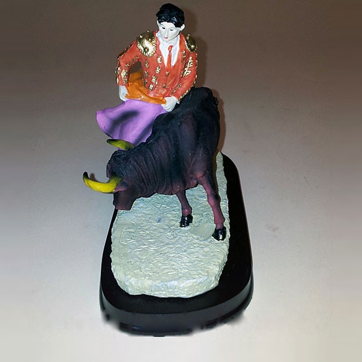 Torero-Figur mit Capote oder Muleta – Ansicht 7