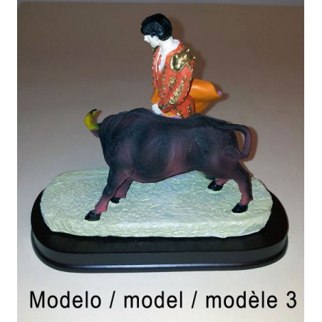 Figurines de toreros et taureaux
