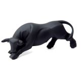 Figurine de taureau noir Memorys de Nadal en porcelaine