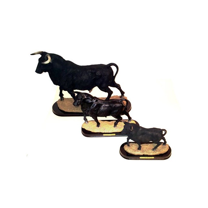 Brave bull figure pedestal